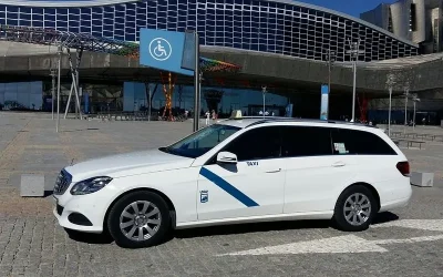 ¿Nuevo en la ciudad? Deja que el taxi Estepona te lleve a los lugares más auténticos