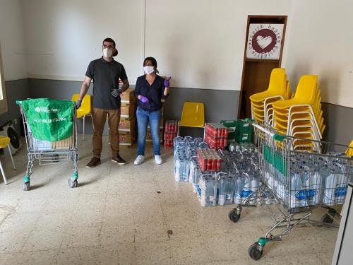 Entrega de Comida y Botellas de Gel Hidroalcohólico en CAS Barcelona