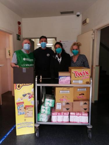 Entrega de Comida y Botellas de Gel Hidroalcohólico en CAS Barcelona