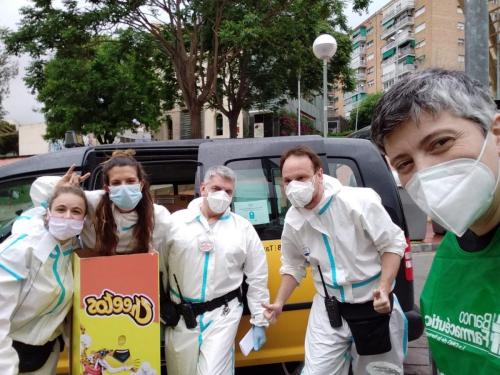 Entrega de Comida y Botellas de Gel Hidroalcohólico en CAS Barcelona